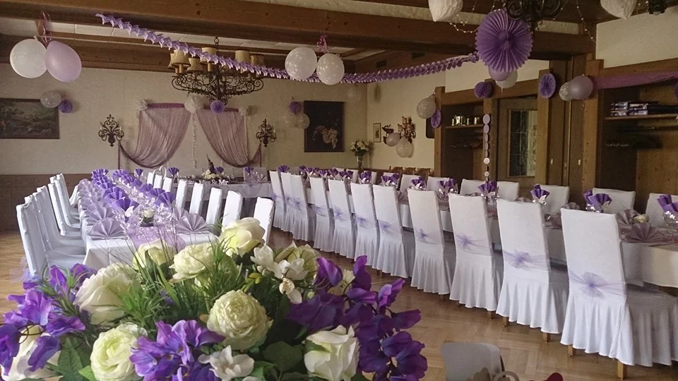 Festsaal Hochzeit lila